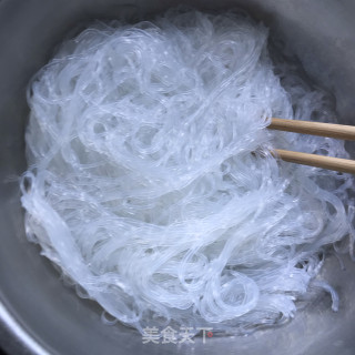 黄瓜粉丝拌豆皮的做法步骤：5