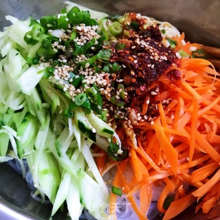 黄瓜粉丝拌豆皮的做法步骤：8