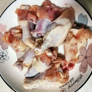 照烧鸡翅根的做法步骤：1