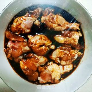 照烧鸡翅根的做法步骤：2