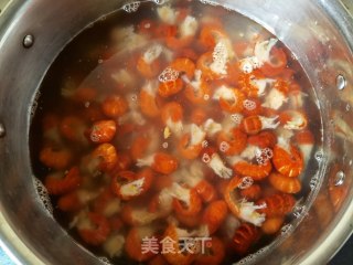十三香麻辣龙虾尾的做法步骤：2