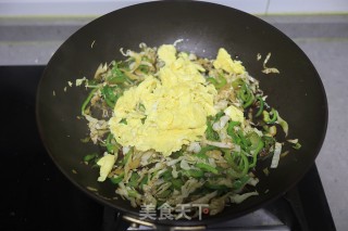 鸡蛋青椒炒面的做法步骤：8