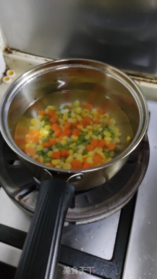香肠鸡蛋炒饭的做法步骤：3