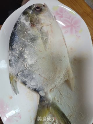 红烧鲳鱼的做法步骤：3