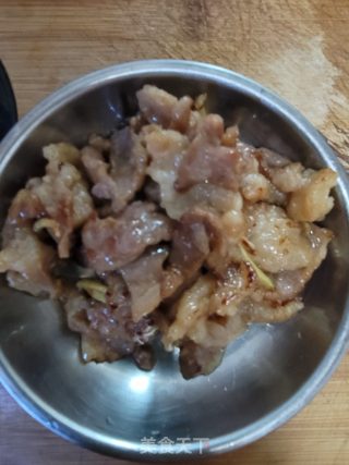 猪肉焖腐竹的做法步骤：2