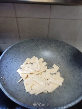 猪肉焖腐竹的做法步骤：5