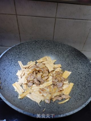 猪肉焖腐竹的做法步骤：8