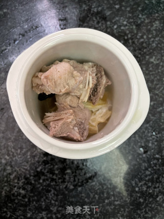 羊肚菌鱼胶炖汤的做法步骤：5