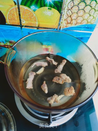 空心菜酥肉面的做法步骤：1