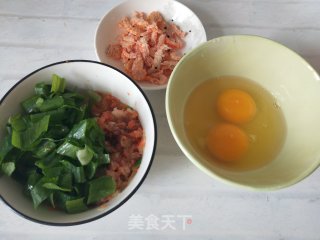 鸡蛋虾皮胡萝卜馅饺子的做法步骤：1
