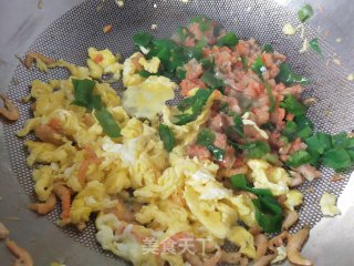 鸡蛋虾皮胡萝卜馅饺子的做法步骤：3