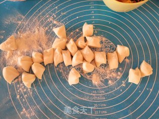 鸡蛋虾皮胡萝卜馅饺子的做法步骤：5