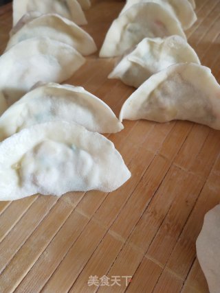 鸡蛋虾皮胡萝卜馅饺子的做法步骤：7
