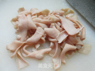 鹅肠洋葱炒青椒的做法步骤：5