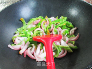 鹅肠洋葱炒青椒的做法步骤：6
