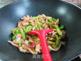 鹅肠洋葱炒青椒的做法步骤：10