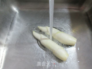 臭豆腐烧茭白的做法步骤：2