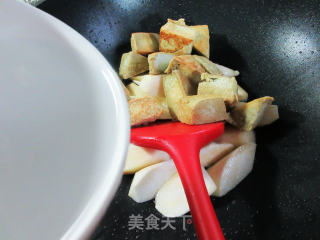 臭豆腐烧茭白的做法步骤：7