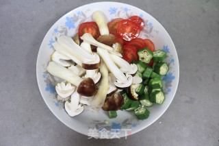 赤松茸秋葵脆底披萨的做法步骤：4