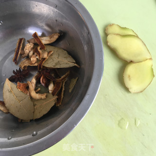 红烧肘子的做法步骤：2