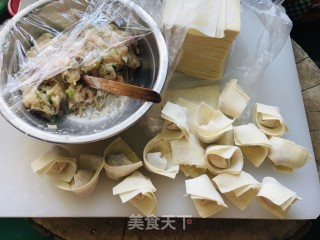 鸡汤粉丝馄饨的做法步骤：1