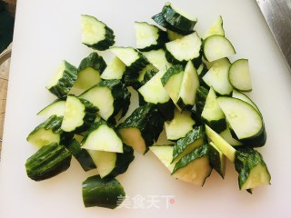青瓜炒肉片的做法步骤：1