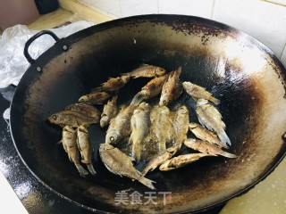 干煎小鲫鱼的做法步骤：3