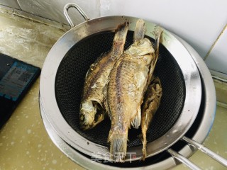 干煎小鲫鱼的做法步骤：4