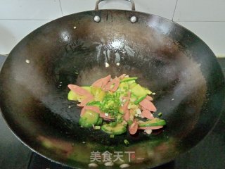 嫩南瓜炒火腿肠的做法步骤：7