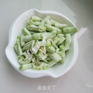 卤肉炖豆角的做法步骤：1