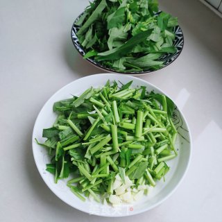 猪油炒空心菜的做法步骤：1