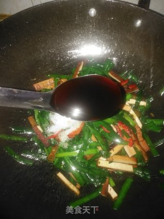 韭菜炒香干的做法步骤：8