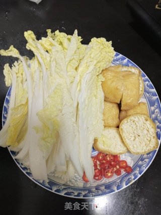 ????简单开胃小菜????油豆腐焖娃娃菜的做法步骤：1