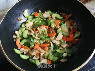 杏鲍菇黄瓜炒肉片的做法步骤：7