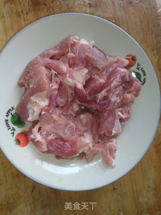 苦瓜炒肉片的做法步骤：1