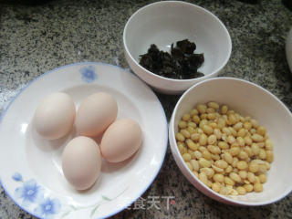 黑木耳黄豆烧鸡蛋的做法步骤：1
