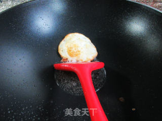 黑木耳黄豆烧鸡蛋的做法步骤：2