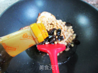 黑木耳黄豆烧鸡蛋的做法步骤：5