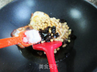 黑木耳黄豆烧鸡蛋的做法步骤：6
