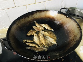 鲫鱼豆腐汤的做法步骤：2