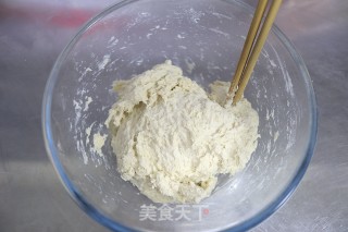 无油脆底香肠披萨的做法步骤：2