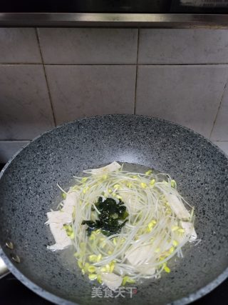肉卷豆芽汤的做法步骤：6