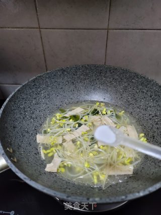 肉卷豆芽汤的做法步骤：7