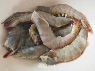 辣椒黄瓜炒青虾的做法步骤：1