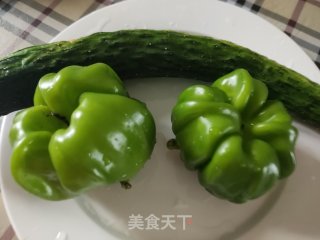 辣椒黄瓜炒青虾的做法步骤：2