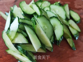 辣椒黄瓜炒青虾的做法步骤：3