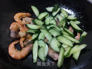 辣椒黄瓜炒青虾的做法步骤：8