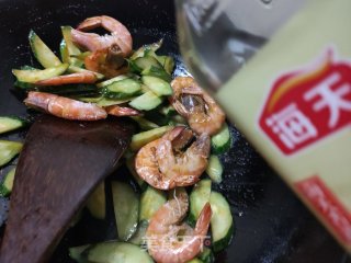 辣椒黄瓜炒青虾的做法步骤：10