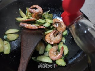 辣椒黄瓜炒青虾的做法步骤：11