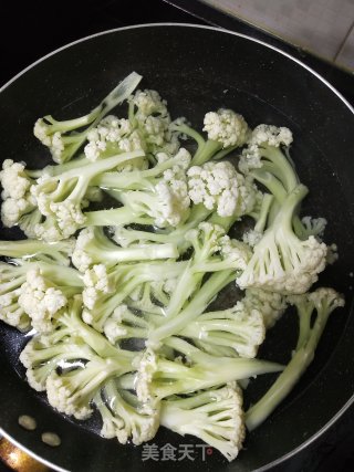 ????超下饭减肥瘦身????五花肉炒菜花的做法步骤：2